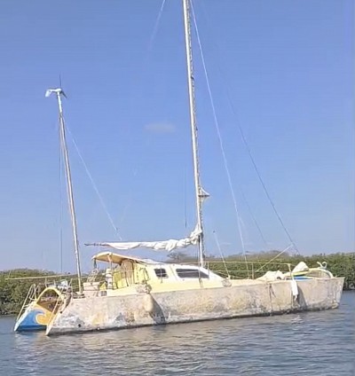 Voilier en attente du prochain chantier