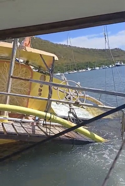 Bateau en train d’être renfloué