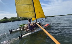 Petit catamaran « l’âge d’or » dunSinénSaloul